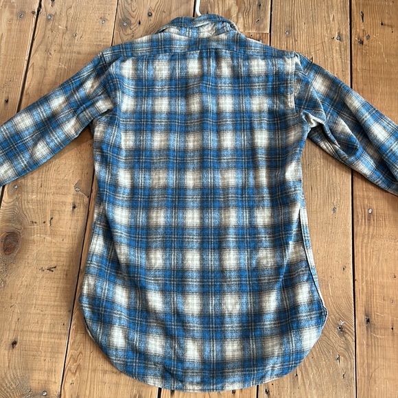 Vintage Men’s  Pendleton wool shirt. Size small Great used condition. - Picture 2 of 6